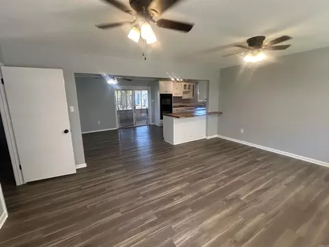 Living - 66 Mohawk, Searcy, AR 72143 photo 1 of 2