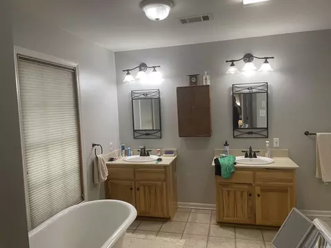 Bath - 3510 Sparks Rd, Alexander, AR 72002 photo 2 of 4