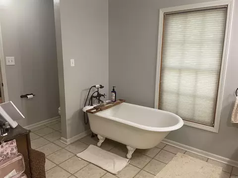Bath - 3510 Sparks Rd, Alexander, AR 72002 photo 3 of 4