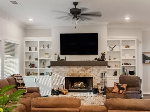Living - 1433 Woolridge Dr, Benton, AR 72015 photo 1 of 5