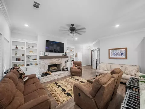 Living - 1433 Woolridge Dr, Benton, AR 72015 photo 5 of 5