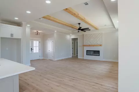 Living - 240 Michelle Dr, Beebe, AR 72012 photo 4 of 6