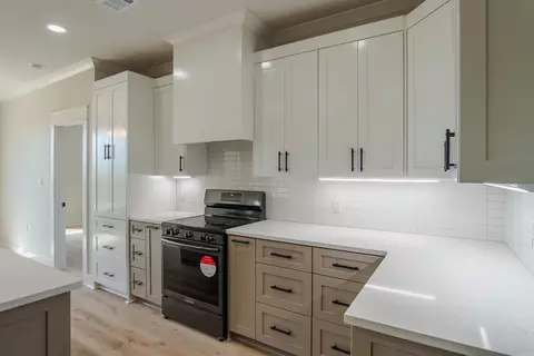 Kitchen - 240 Michelle Dr, Beebe, AR 72012 photo 2 of 3