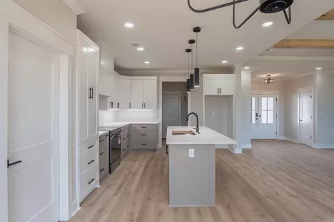 Kitchen - 240 Michelle Dr, Beebe, AR 72012 photo 1 of 3