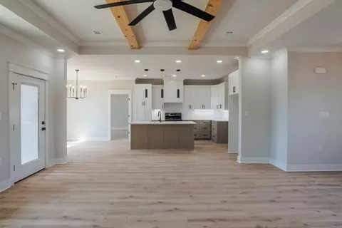 Living - 240 Michelle Dr, Beebe, AR 72012 photo 1 of 6