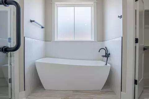 Bath - 240 Michelle Dr, Beebe, AR 72012 photo 1 of 7