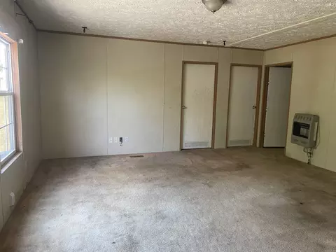 Living - 355 Signal Hill Rd, Mountain View, AR 72560 photo 1 of 2
