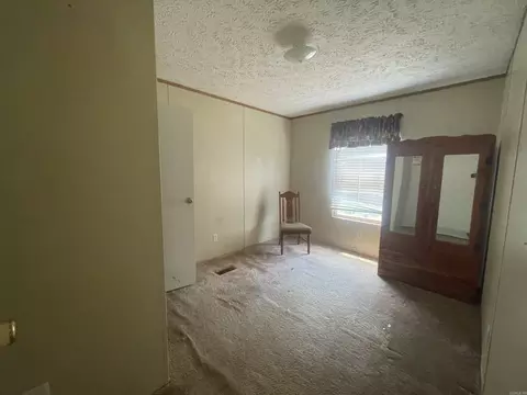 Bedroom - 355 Signal Hill Rd, Mountain View, AR 72560 photo 2 of 3