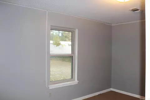 Bedroom - 7728 Gaddy Koonce Rd, Pine Bluff, AR 71603 photo 9 of 10