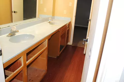 Bath - 7728 Gaddy Koonce Rd, Pine Bluff, AR 71603 photo 5 of 8