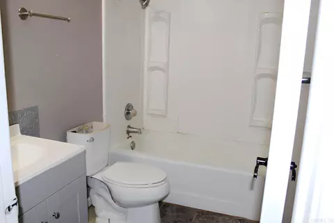 Bath - 7728 Gaddy Koonce Rd, Pine Bluff, AR 71603 photo 4 of 8