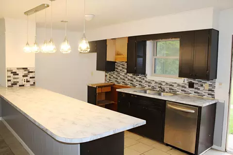 Kitchen - 7728 Gaddy Koonce Rd, Pine Bluff, AR 71603 photo 2 of 2