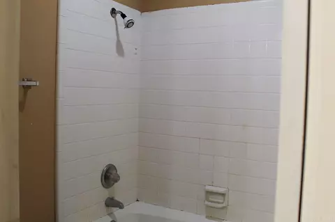 Bath - 7728 Gaddy Koonce Rd, Pine Bluff, AR 71603 photo 7 of 8