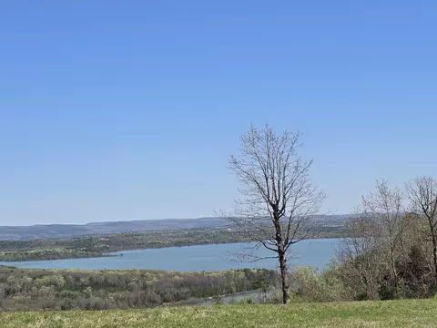 100 Emerald Ln, Greers Ferry, AR 72067