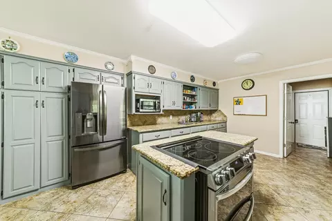 Kitchen - 20 Williamsburg Dr, Cabot, AR 72023 photo 3 of 5
