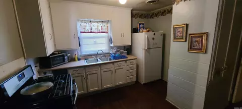 Entry Way - 2104 W 21st Ave, Pine Bluff, AR 71603 photo 2 of 3