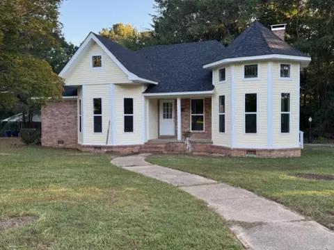 1179 Pinecrest Dr, Camden, AR 71701