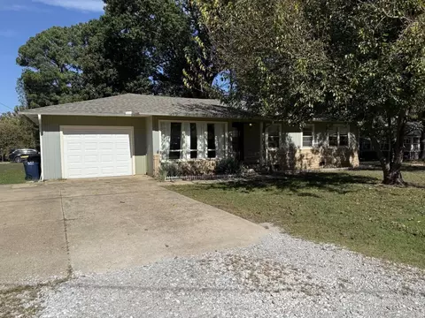 1123 W Newman Ave, Harrison, AR 72601