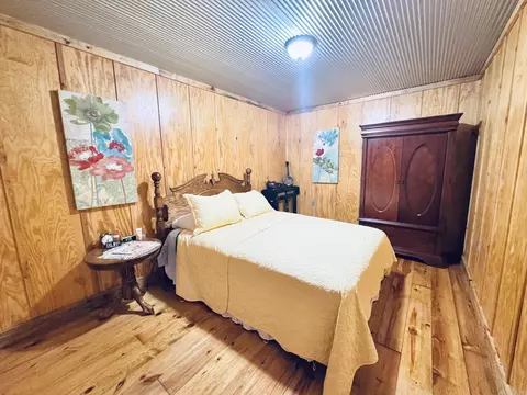 Bedroom - 701 Sunset Vly, Mountain View, AR 72560 photo 2 of 2