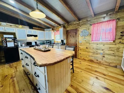 Kitchen - 701 Sunset Vly, Mountain View, AR 72560 photo 1 of 4