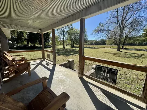 Exterior - 701 Sunset Vly, Mountain View, AR 72560 photo 7 of 13
