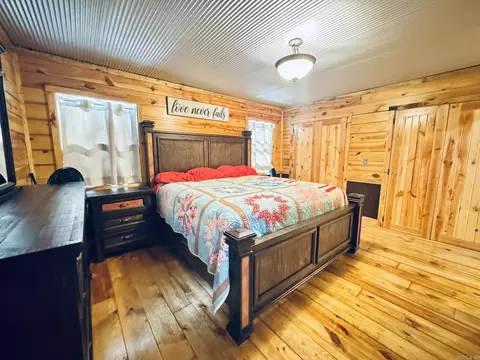 Bedroom - 701 Sunset Vly, Mountain View, AR 72560 photo 1 of 2