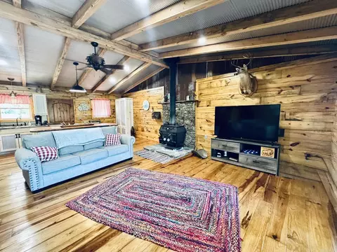 Living - 701 Sunset Vly, Mountain View, AR 72560 photo 1 of 2