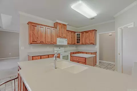 Kitchen - 901 Balcom Ln, Trumann, AR 72472 photo 3 of 7