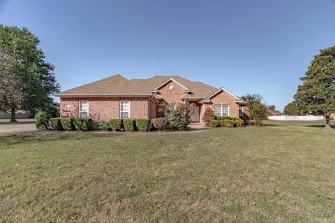 901 Balcom Ln, Trumann, AR 72472