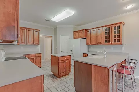 Kitchen - 901 Balcom Ln, Trumann, AR 72472 photo 2 of 7