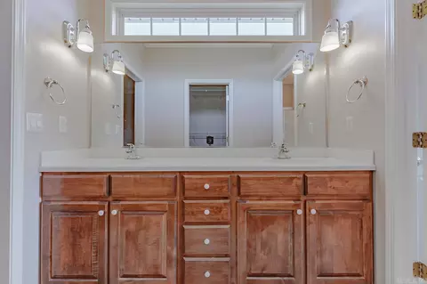 Bath - 901 Balcom Ln, Trumann, AR 72472 photo 1 of 6