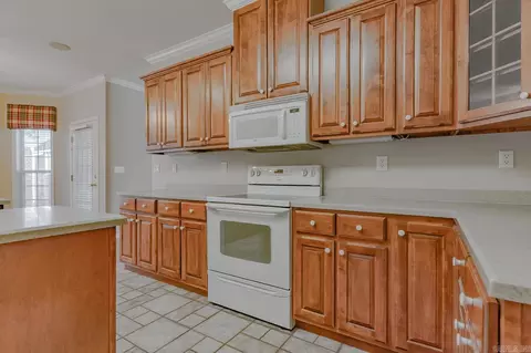 Kitchen - 901 Balcom Ln, Trumann, AR 72472 photo 5 of 7