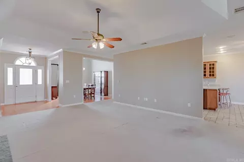 Living - 901 Balcom Ln, Trumann, AR 72472 photo 2 of 4