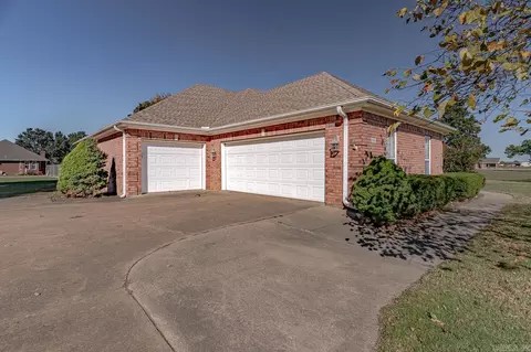 Exterior - 901 Balcom Ln, Trumann, AR 72472 photo 2 of 9