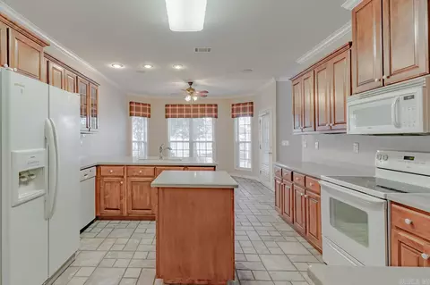 Kitchen - 901 Balcom Ln, Trumann, AR 72472 photo 4 of 7