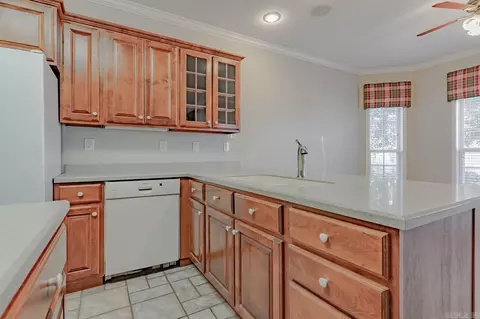 Kitchen - 901 Balcom Ln, Trumann, AR 72472 photo 6 of 7