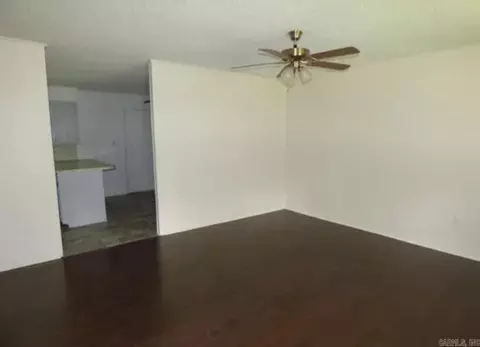 Living - 1427 Maple St, Malvern, AR 72104 photo 2 of 2