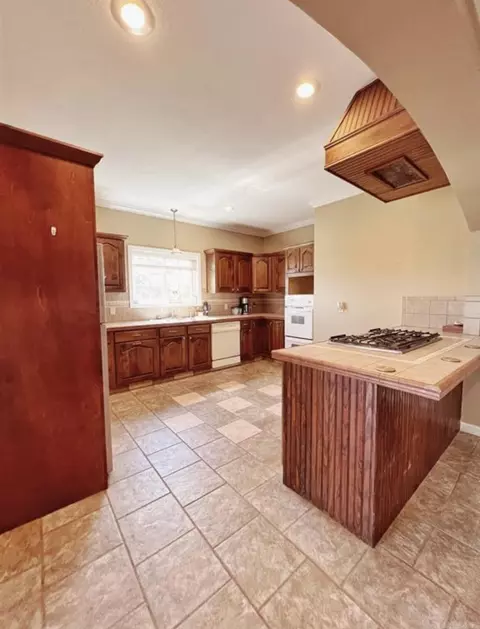 Kitchen - 2543 Bonetown Rd, Sidney, AR 72577 photo 2 of 2