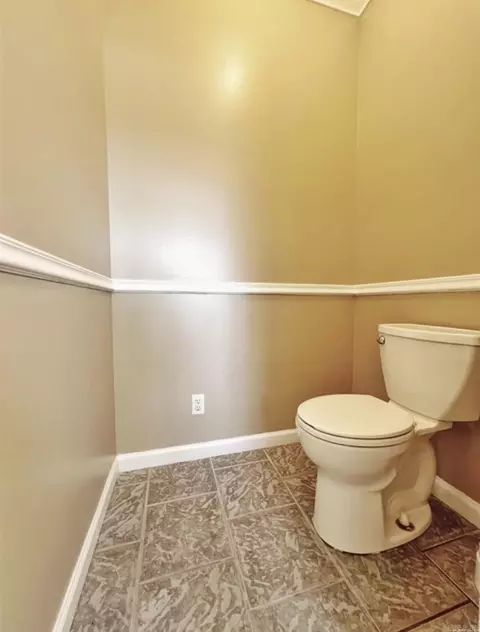 Bath - 2543 Bonetown Rd, Sidney, AR 72577 photo 3 of 4