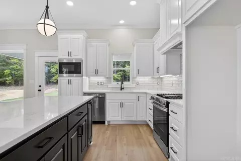 Kitchen - 234 Cason Hill Blvd, Bryant, AR 72002 photo 3 of 3