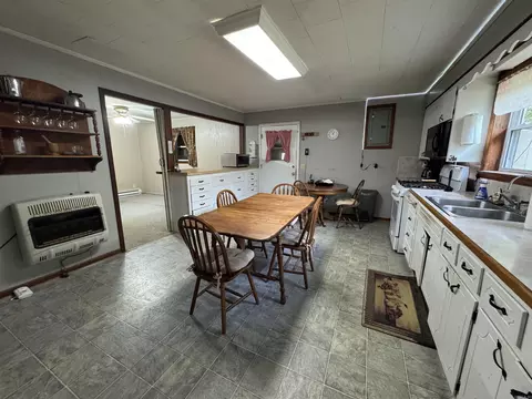 Kitchen - 9494 9 Hwy, Malvern, AR 72104 photo 3 of 4