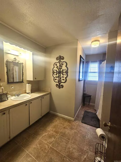 Bath - 110 Terrell St, Murfreesboro, AR 71958 photo 1 of 3