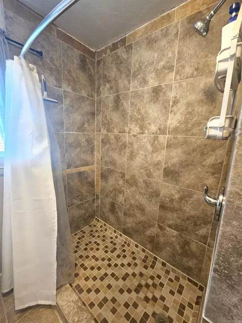 Bath - 110 Terrell St, Murfreesboro, AR 71958 photo 2 of 3