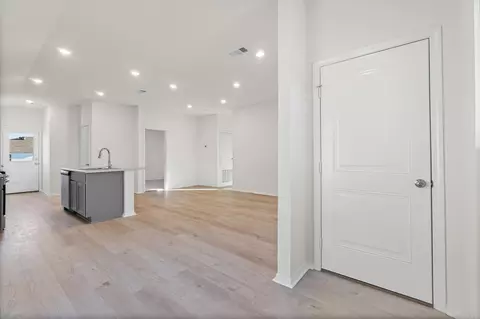 Entry Way - 104 Jasmine Ct, Beebe, AR 72012 photo 3 of 7