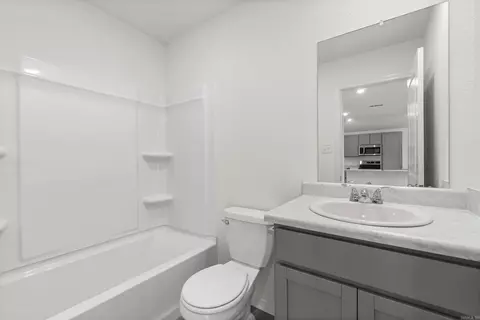 Bath - 104 Jasmine Ct, Beebe, AR 72012 photo 2 of 2