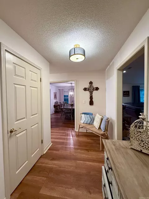 Entry Way - 100 Lakewood Ct, Crossett, AR 71635 photo 1 of 3