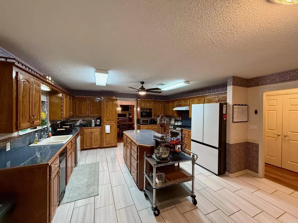 Kitchen - 100 Lakewood Ct, Crossett, AR 71635 photo 3 of 5