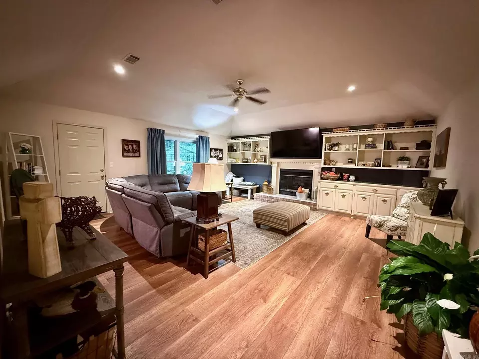 Living - 100 Lakewood Ct, Crossett, AR 71635 photo 1 of 1