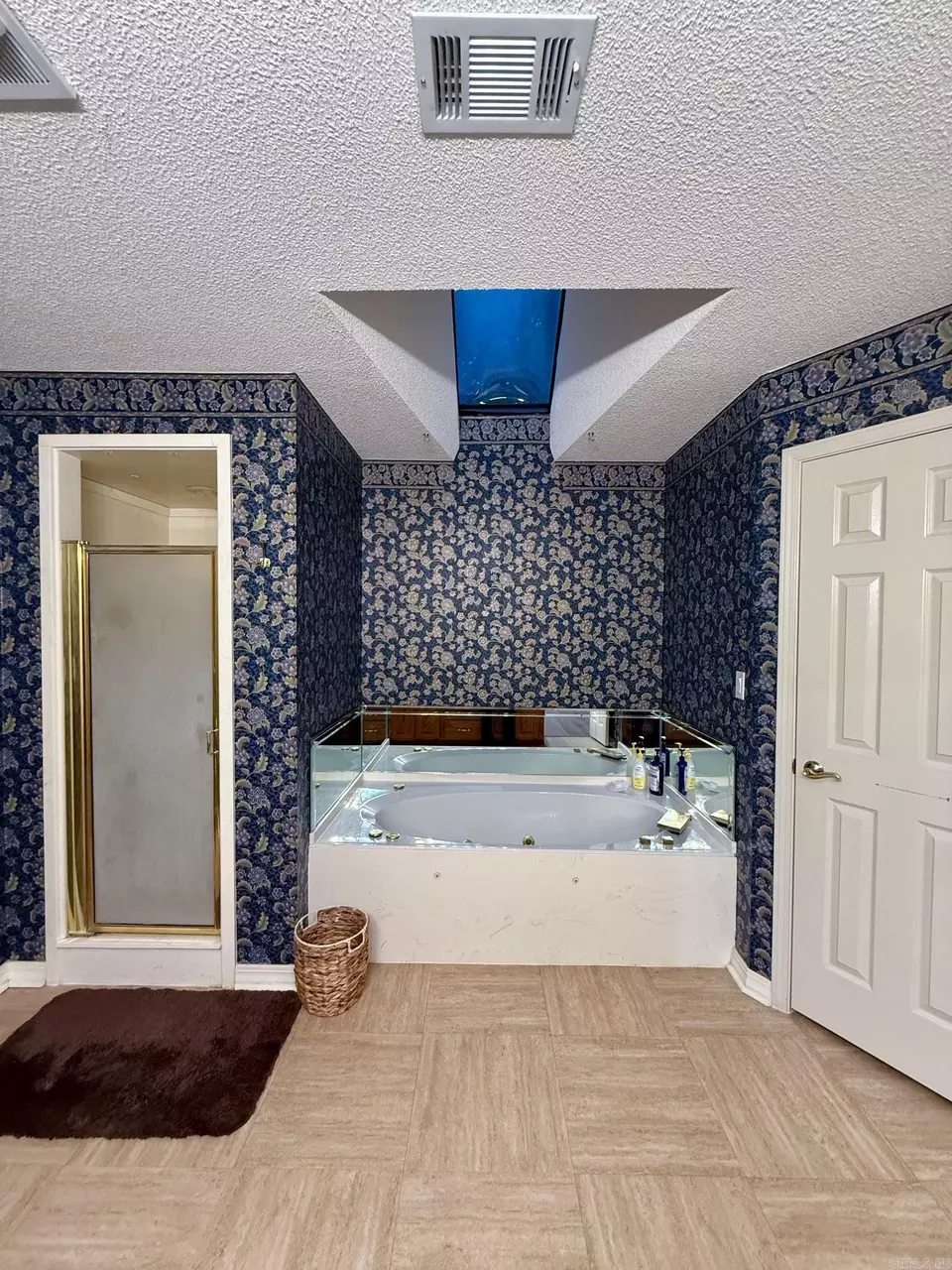 Bath - 100 Lakewood Ct, Crossett, AR 71635 photo 4 of 5