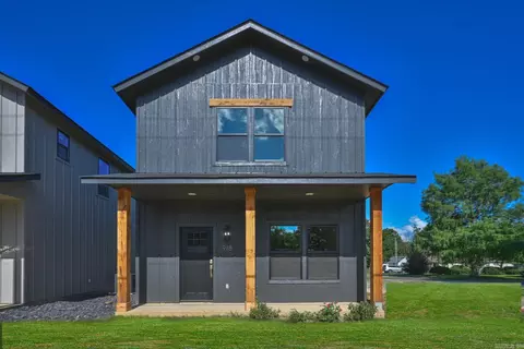 918 Reine St, Mena, AR 71953
